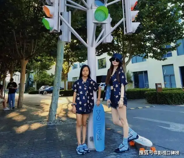 李小璐疑似与小男友在酒店约会，人设崩盘，却活得很体面