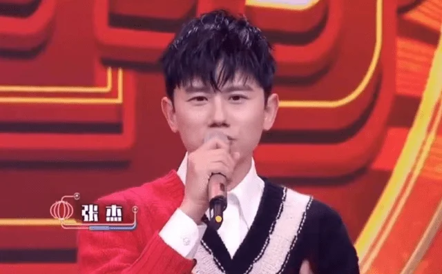 张杰跨界演话剧，谢娜带好友唐嫣维嘉捧场，2千元一张门票引热议