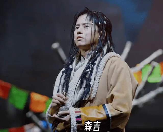 张杰跨界演话剧，谢娜带好友唐嫣维嘉捧场，2千元一张门票引热议