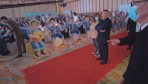 现场视频：欠款艺人遇法官称一分钟筹集20万 这场“执行大片”很透明