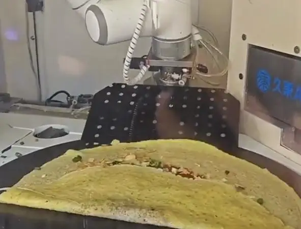 北京惊现摊煎饼机器人 卷到大妈都要被淘汰了 北京惊现摊煎饼机器人 卷到大妈都要被淘汰了