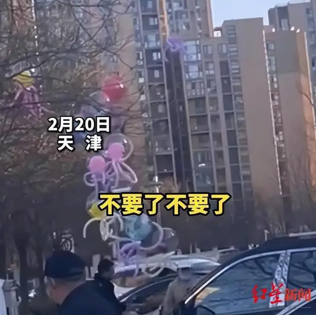 城管要没收,卖气球女子将气球全放飞。我们该怎样协调谋生和城管 城管要没收,卖气球女子将气球全放飞。我们该怎样协调谋生和城管