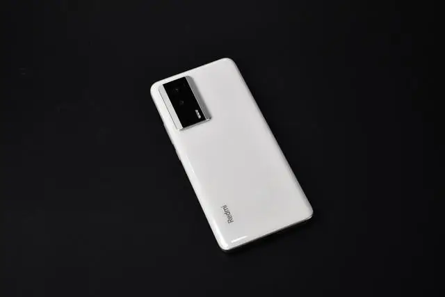 Redmi K60 开箱上手!塑料边框质感真不行 Redmi K60 开箱上手!塑料边框质感真不行