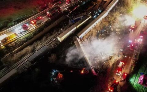 希腊两辆火车迎面相撞！已致26死85伤
