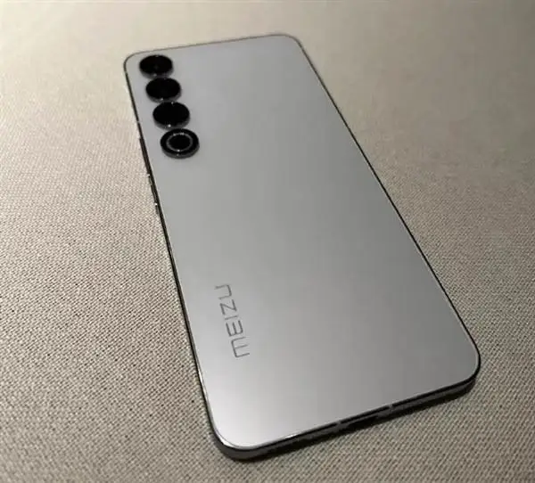 魅族 20 Pro 真机曝光:董事长亲自晒真机 魅族 20 Pro 真机曝光:董事长亲自晒真机
