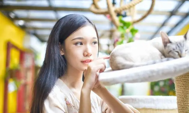 代表称不要随意给未婚女性扣帽子,要尊重“不婚”女性的选择 代表称不要随意给未婚女性扣帽子,要尊重“不婚”女性的选择