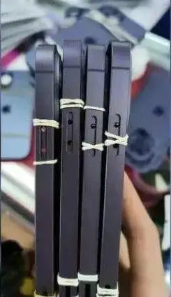 苹果 iPhone15 侧面图曝光，黑色哑光机身