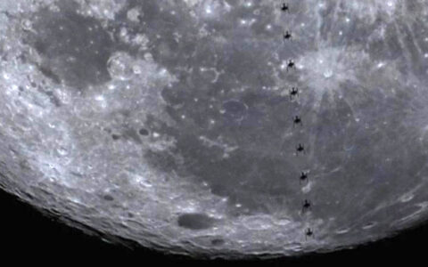 0.54秒的浪漫！凌晨，清华学生在操场拍到中国空间站穿月画面