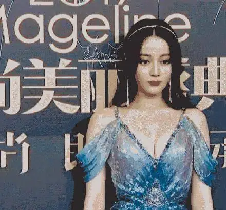 迪丽热巴时尚COSMO红毯造型为何如此大胆？