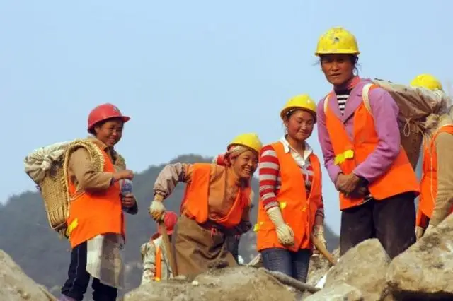 人大代表谭双剑：建议农民工实行月薪制