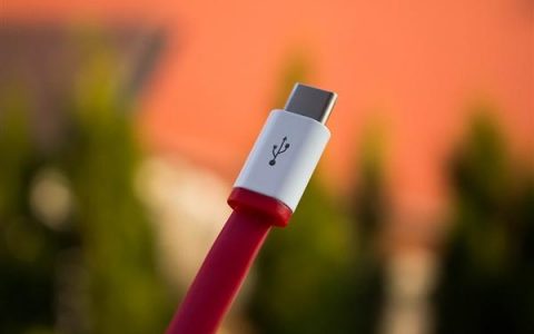 Lightning 被淘汰 iPhone 15 全系 USBC：最高 40Gbps 速度 标准版挤牙膏