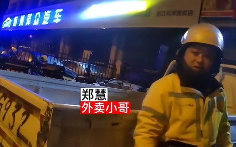 女子深夜连买3次酒被骑手报警救回，“没他关心我就死了”，救人骑手家有3个娃，还是义警：小事，能帮就帮