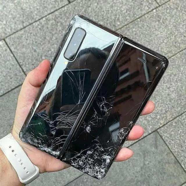 苹果这个新专利，解决了折叠屏 iPhone 最大痛点