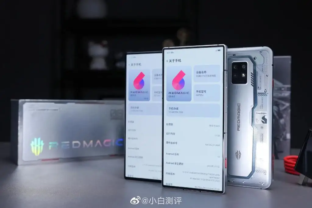 无打孔全面屏 + 银白色透明机身 红魔 8Pro 银色版实拍