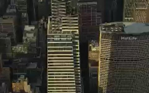 美国纽约93层摩天大楼剧烈晃动：伴有巨响，员工仓皇逃离