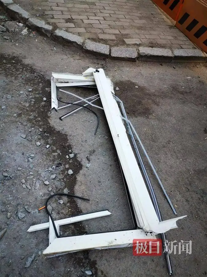 哈尔滨小区燃气爆炸致1死7伤，初查系人为因素导致，刑侦部门介入调查