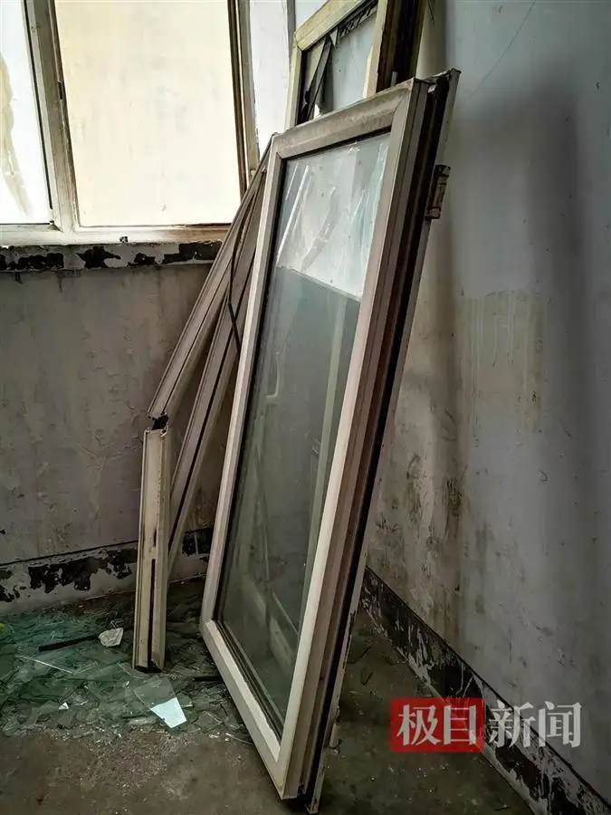 哈尔滨小区燃气爆炸致1死7伤，初查系人为因素导致，刑侦部门介入调查