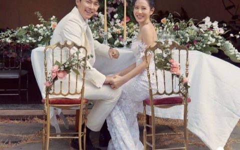 孙艺珍晒新婚纱照庆祝结婚一周年 与玄彬紧握双手笑容甜蜜