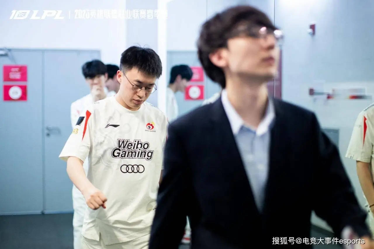 WBG被BLG零封淘汰！赛后采访暴露原因所在，侯爷这是要被下课？