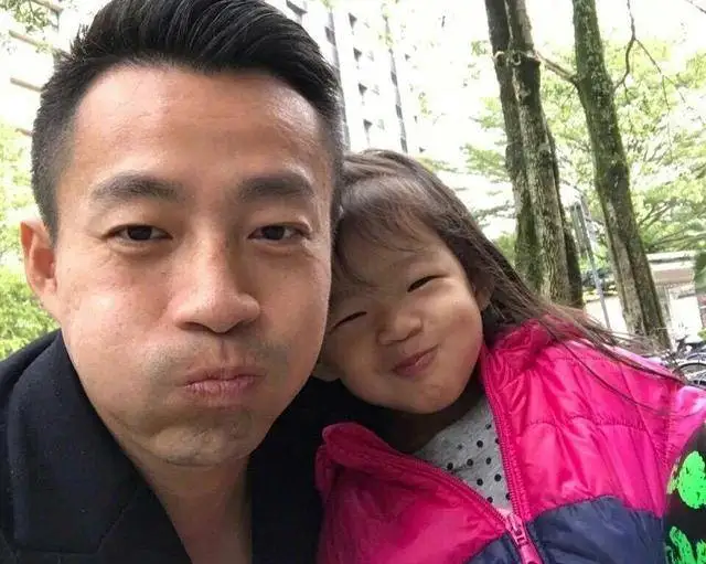 葛斯齐直播汪小菲带娃视频，小玥儿身高已到爸爸肩膀，大S未露面