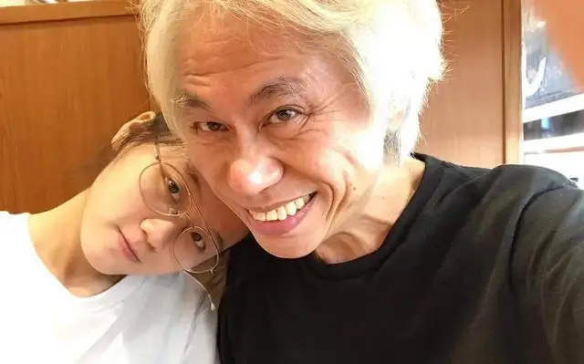 李坤城小40岁遗孀回应独享遗产传闻：我们从不谈钱，我也不需要钱