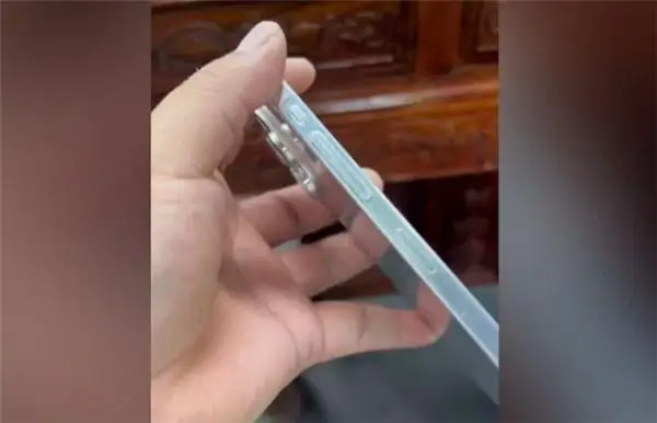 固态按键来了!iPhone 15 Pro 模型曝光:换 USB-C 苹果欲限制充电速度 固态按键来了!iPhone 15 Pro 模型曝光:换 USB-C 苹果欲限制充电速度