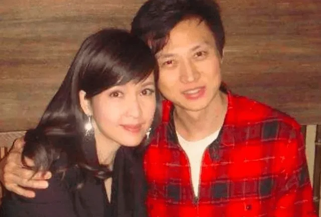周慧敏疑似辟谣离婚传闻 老公连续出轨8次都选择原谅 女神为何这么能忍？