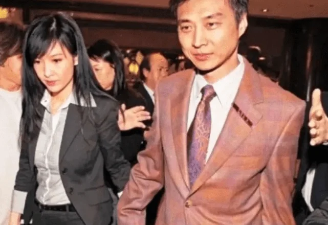 周慧敏疑似辟谣离婚传闻 老公连续出轨8次都选择原谅 女神为何这么能忍？
