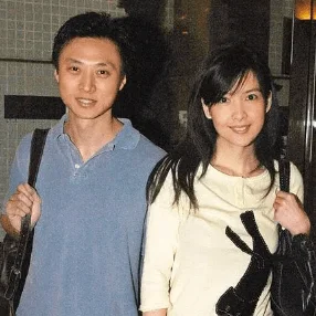 周慧敏疑似辟谣离婚传闻 老公连续出轨8次都选择原谅 女神为何这么能忍？
