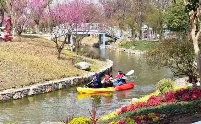 江苏一中学春游6学生翻船落水，同游者发声：4人被救起，2人溺水
