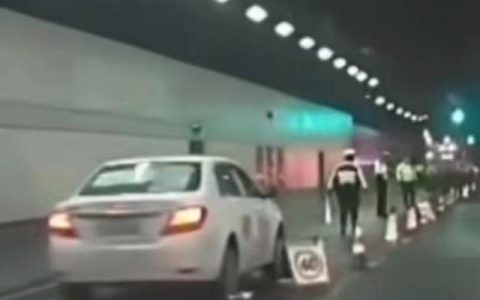 “南京交警隧道内执法遭滴滴车撞飞，事件再次引发交通安全警钟”
