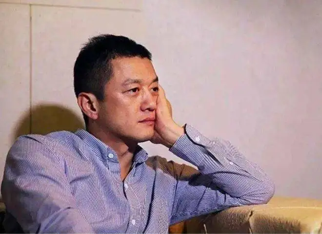 李亚鹏直播数次哽咽，终于承认自己走投无路，自称绝非卖惨