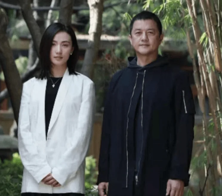 李亚鹏直播数次哽咽，终于承认自己走投无路，自称绝非卖惨