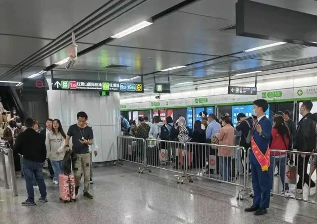 超700万人涌入杭州 地铁客流创新高 “人海”模式开启