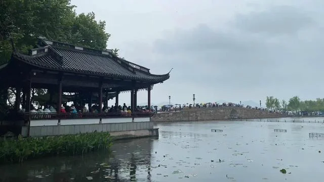 超700万人涌入杭州 地铁客流创新高 “人海”模式开启