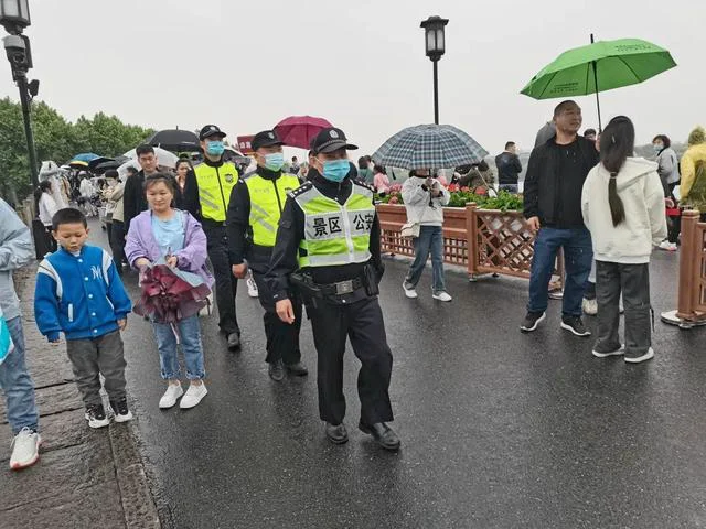 超700万人涌入杭州 地铁客流创新高 “人海”模式开启