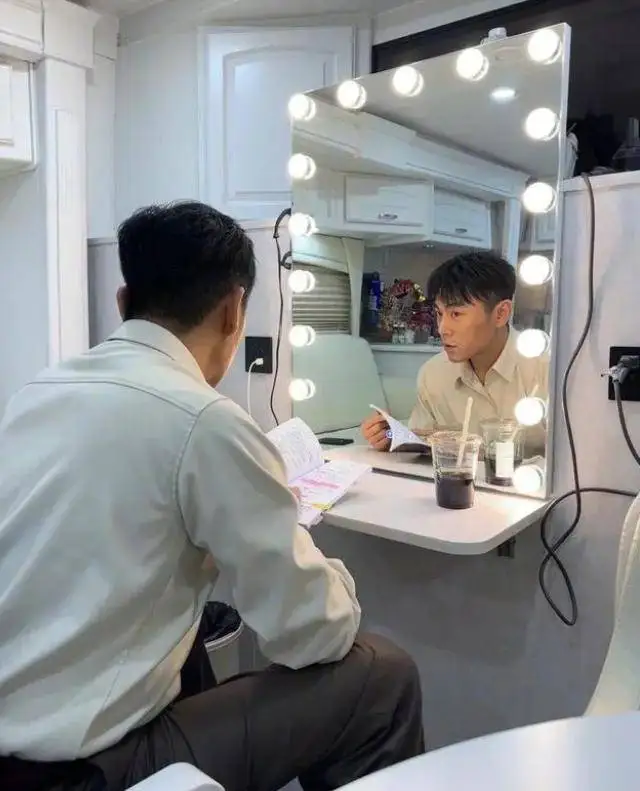 于正感谢秦昊传授减肥食谱，几天瘦10斤，晒帅照暴露小心思