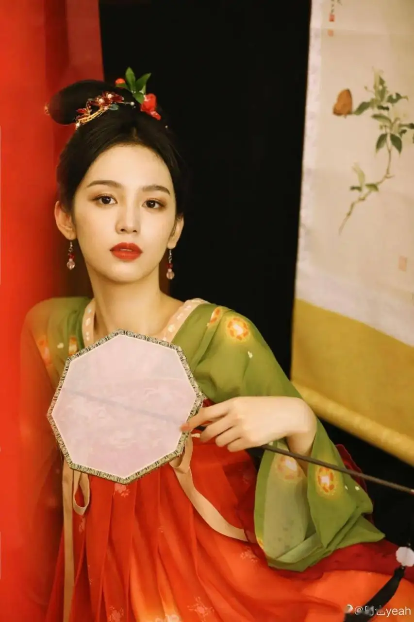 榜妹热线 | 热巴新剧久不播出？檀健次资源飞升？周也运气好？王子奇抢手？邢昭林走下坡路？