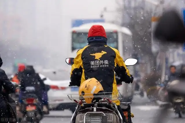 电动车禁入！山东淄博一小区为外卖员配专用单车