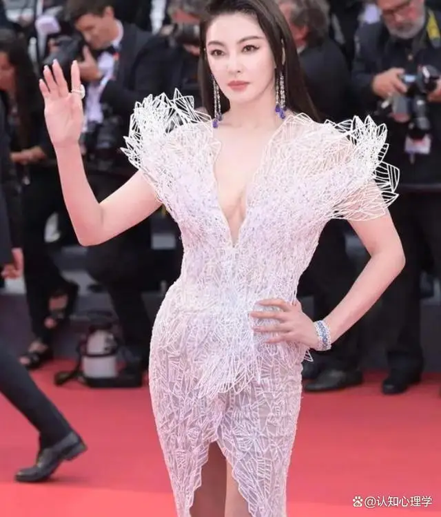 张雨绮3D打印长裙,好身材美出新天际! 张雨绮3D打印长裙,好身材美出新天际!