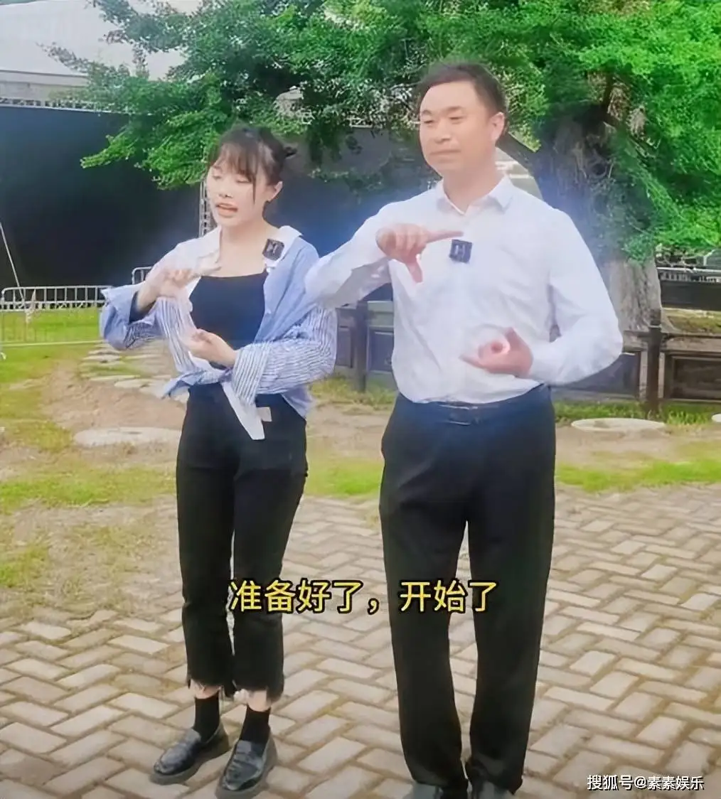“挖呀挖”黄老师出新歌，相貌与身材再一次成为讨论的焦点