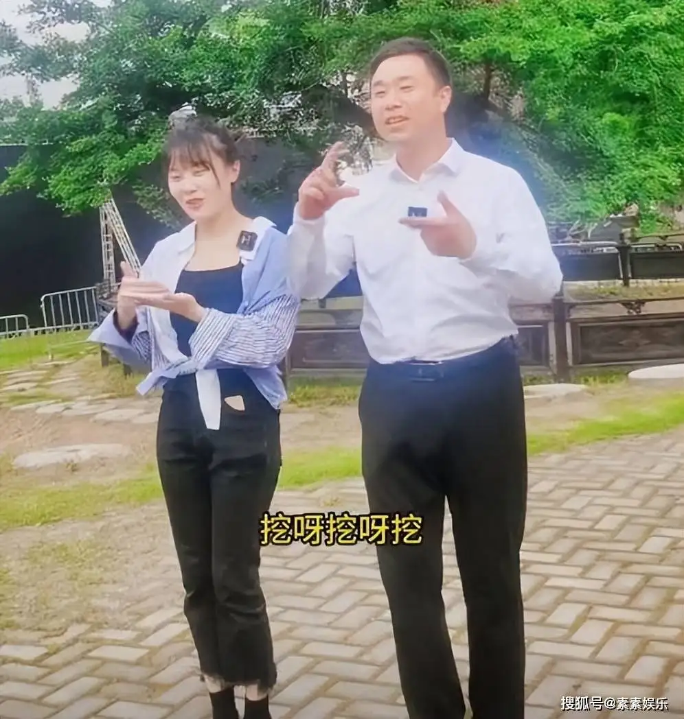 “挖呀挖”黄老师出新歌，相貌与身材再一次成为讨论的焦点