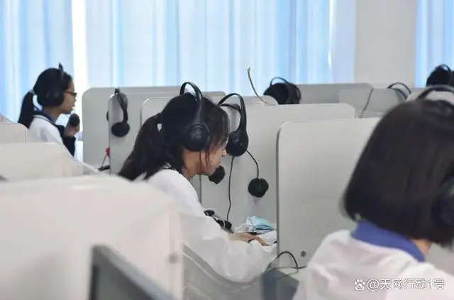 暖心!女生黄体破裂,医生陪护参加中考,感动万千网友! 暖心!女生黄体破裂,医生陪护参加中考,感动万千网友!