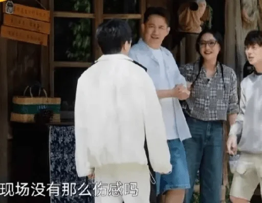 周迅觉得何炅黄磊太像空巢老人，何炅急了：不要被节目组带偏，我们特别欢乐！