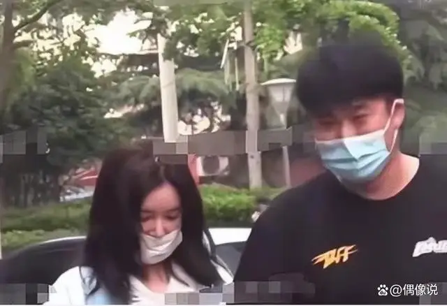 阚清子被男友求婚,合影好甜,钻戒形状别致,前男友纪凌尘引热议 阚清子被男友求婚,合影好甜,钻戒形状别致,前男友纪凌尘引热议
