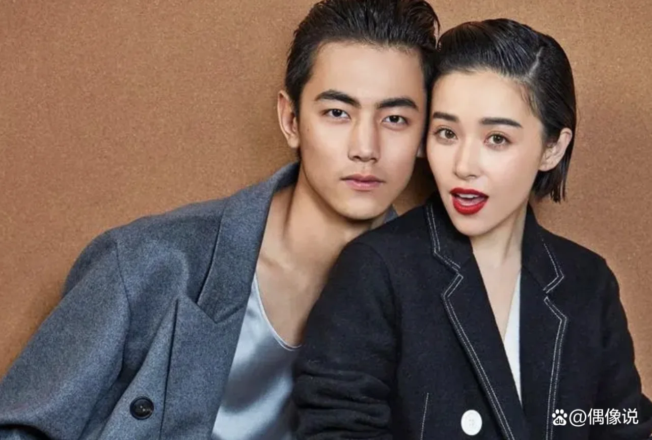 阚清子被男友求婚，合影好甜，钻戒形状别致，前男友纪凌尘引热议