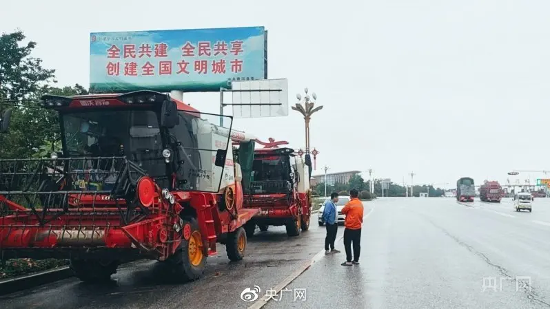 下不停的雨和高速路上的收割机，谁拖了河南麦收的后腿？媒体梳理分析