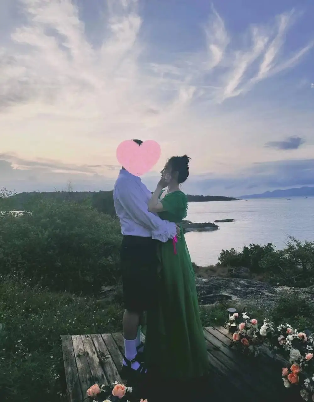 阚清子回应被求婚：谢谢大家 晒现场美照钻石戒指抢镜