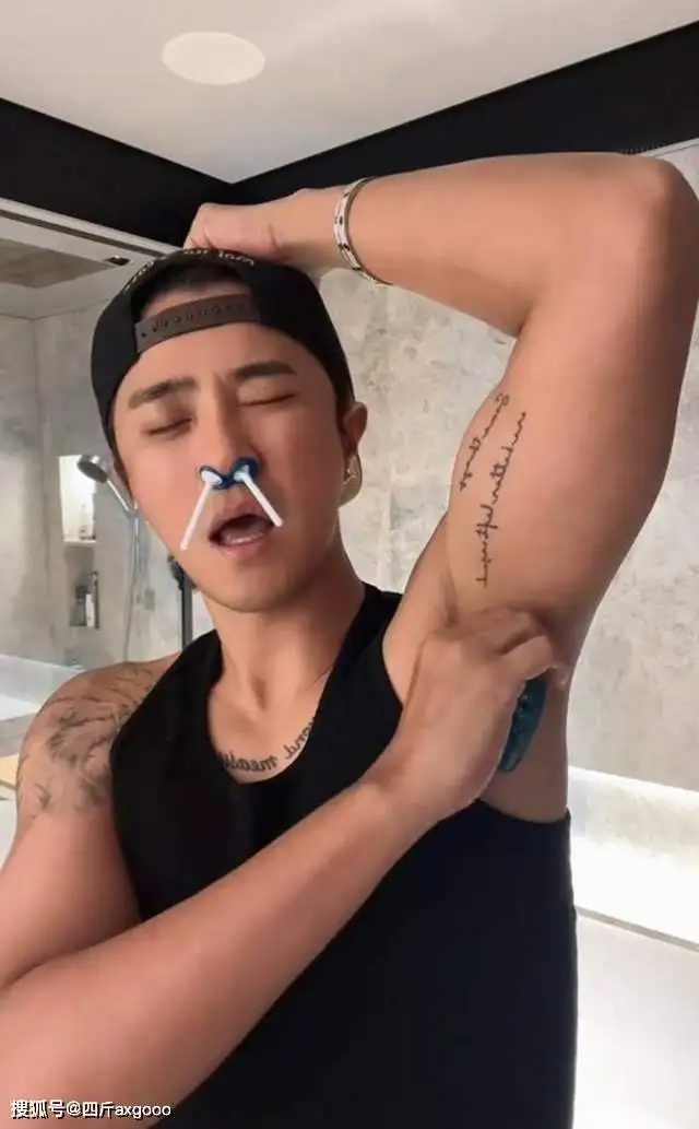 曝罗志祥周扬青疑复合，男方刮腋毛上热搜，意外暴露女方同款手镯