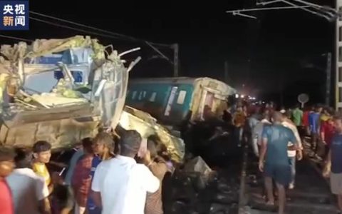 印度奥迪沙邦发生列车相撞事故，已致288死约900伤